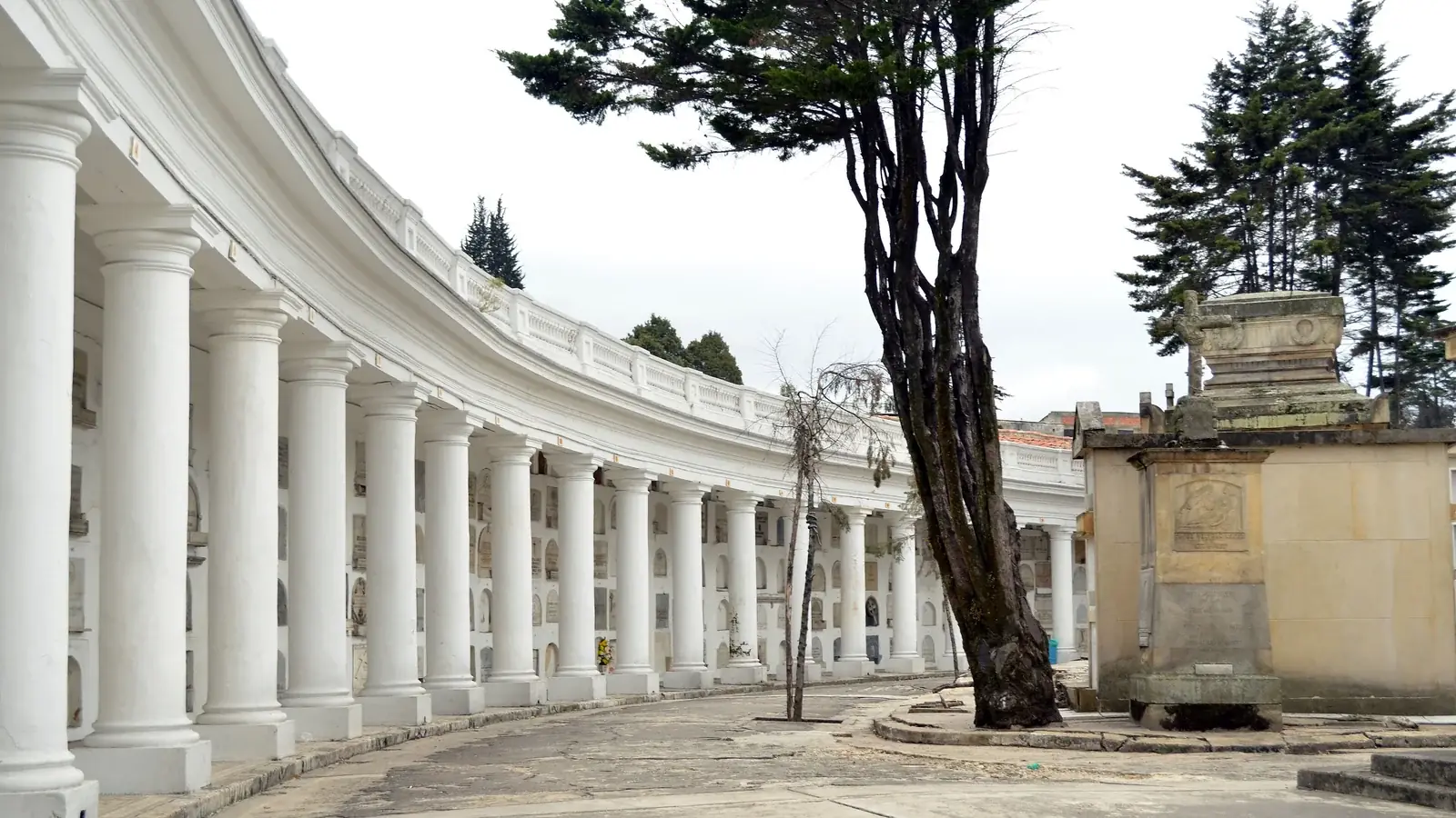 Galería elíptica del Cementerio Central de Bogotá