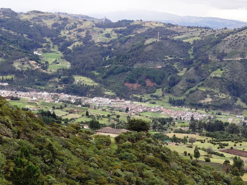 Monguí: balones hechos a mano, un puente colonial y el páramo de Ocetá