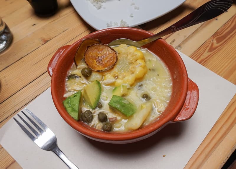 Dónde comer ajiaco en Bogotá 2026: historia, receta y lugares
